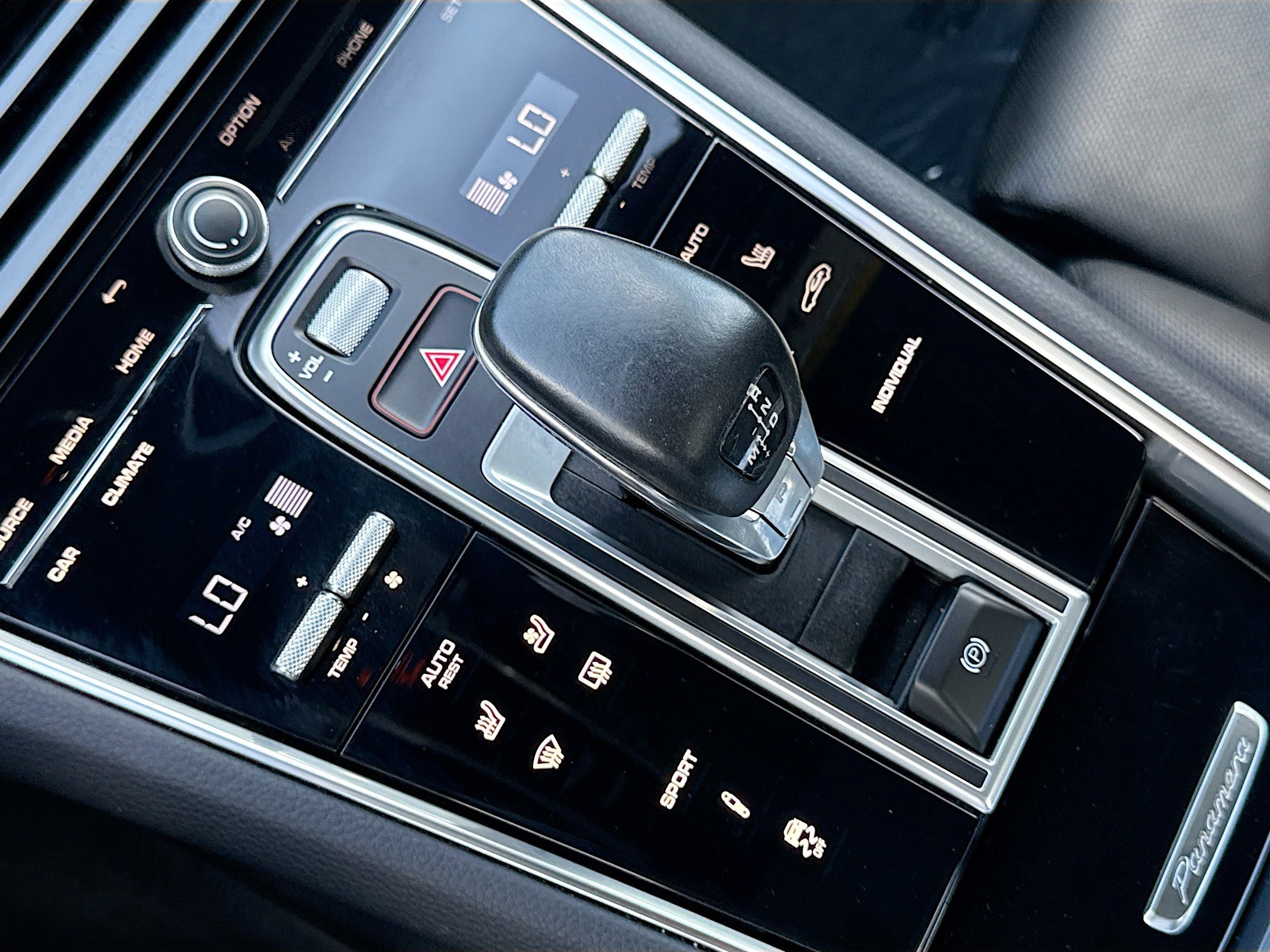 Used 2022 Porsche Panamera 4 Platinum Edition image 29