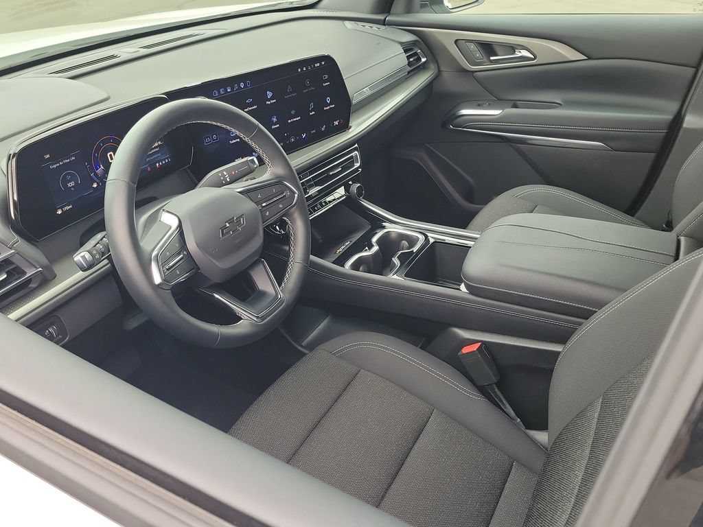 Used 2026 Chevrolet Traverse LT w/ Midnight/Sport Edition FWD image 10