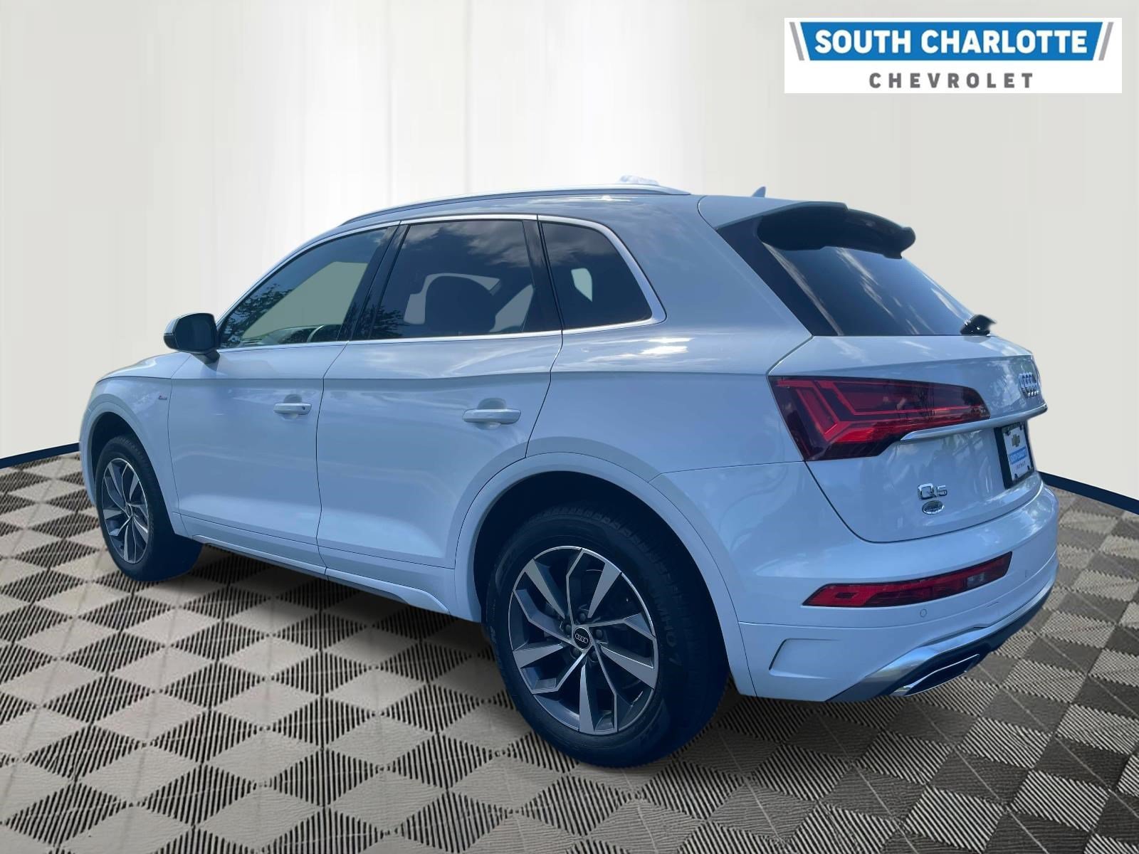 Used 2023 Audi Q5 2.0T Premium w/ Convenience Package AWD/4WD image 6