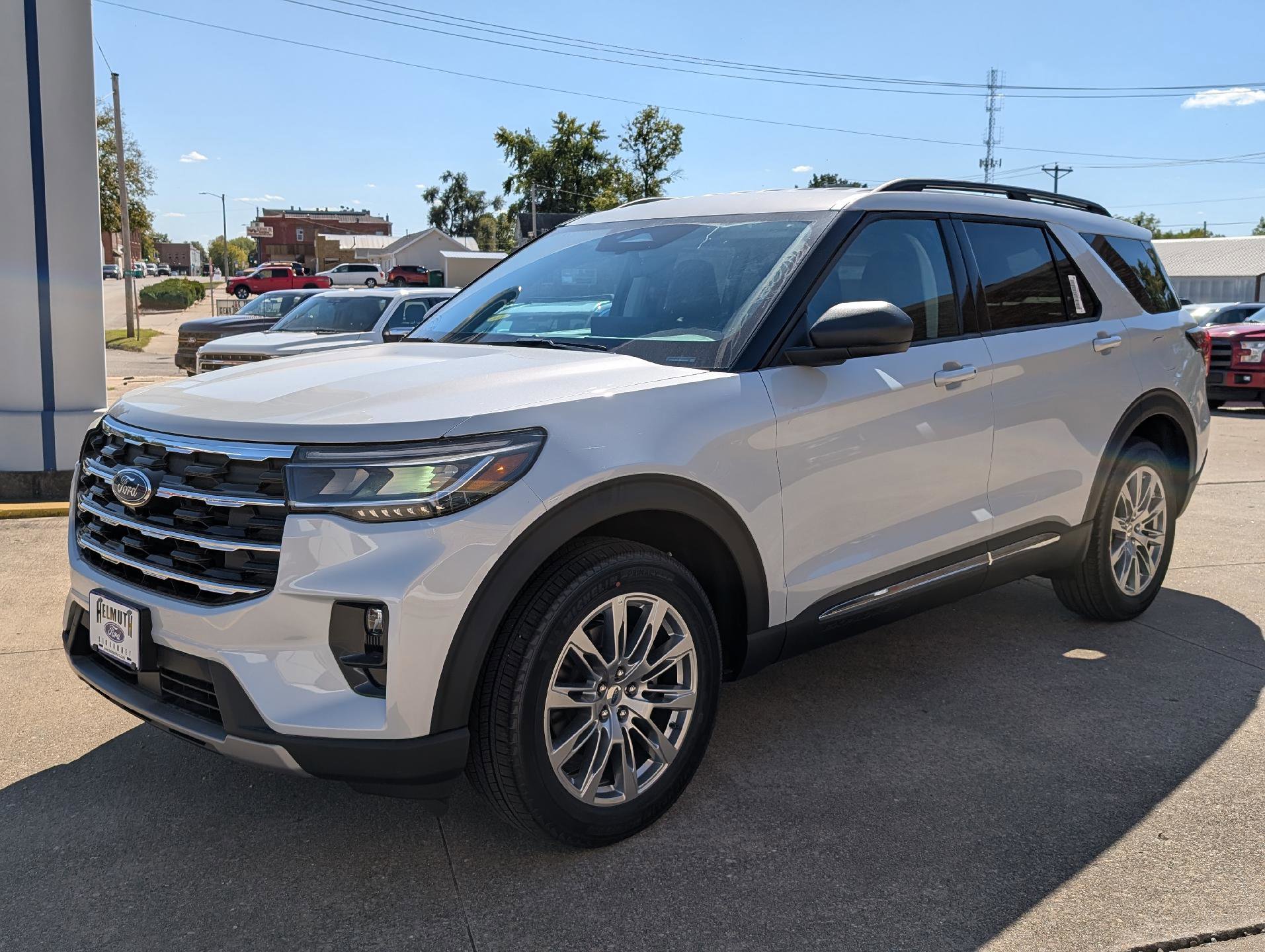 New 2025 Ford Explorer Active image 2