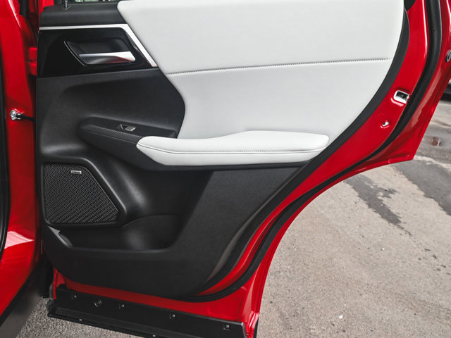 New 2025 Mitsubishi Outlander SE image 13