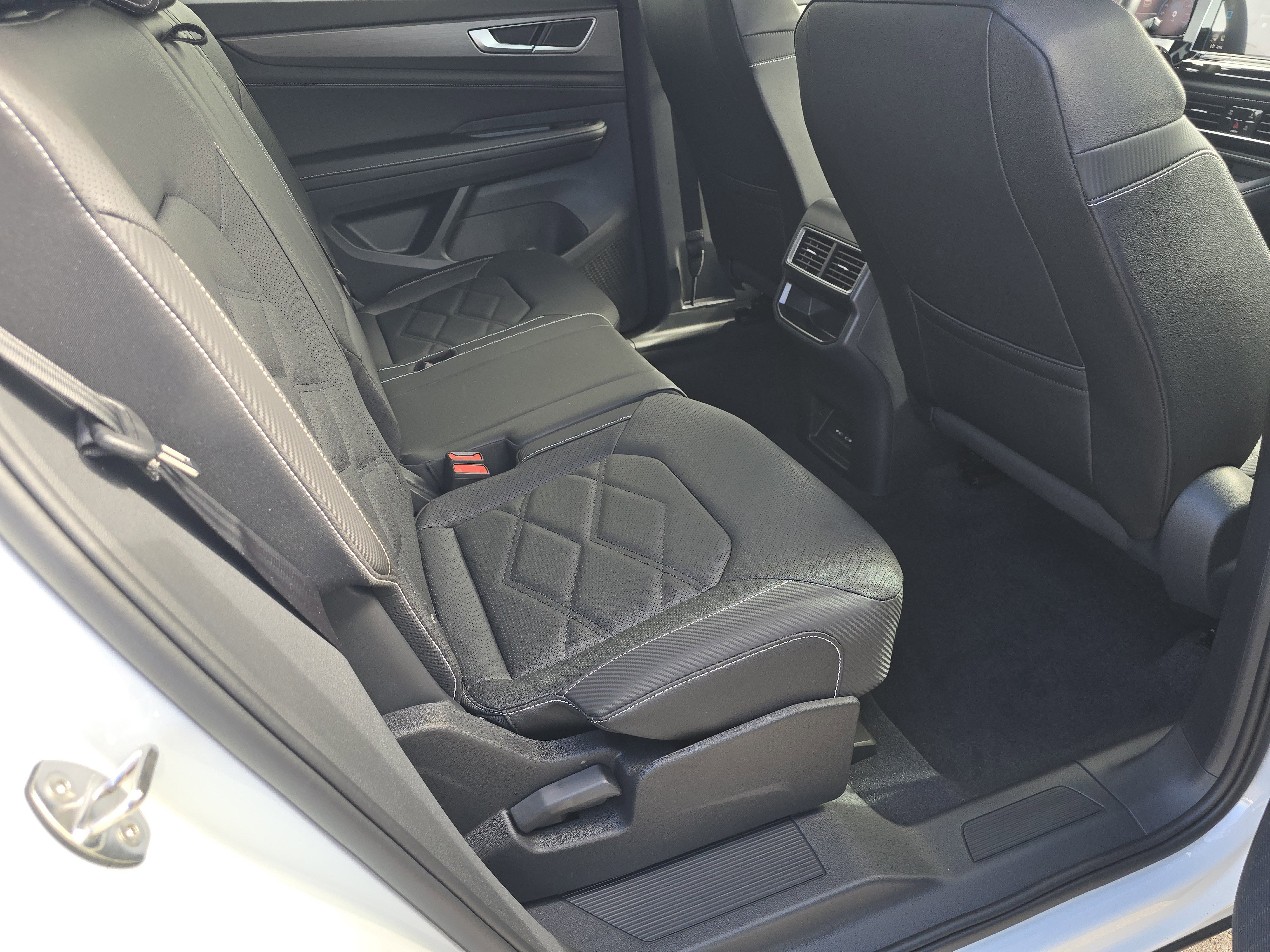 New 2026 Volkswagen Atlas Cross Sport SE image 15