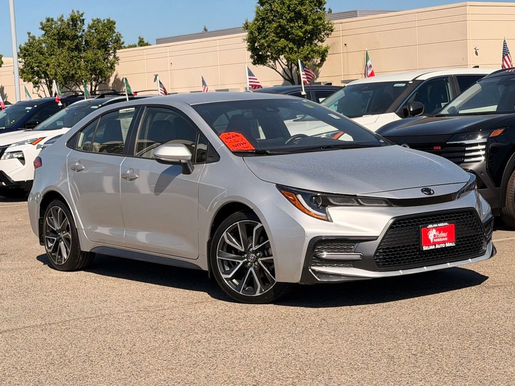 Used 2022 Toyota Corolla SE image 2