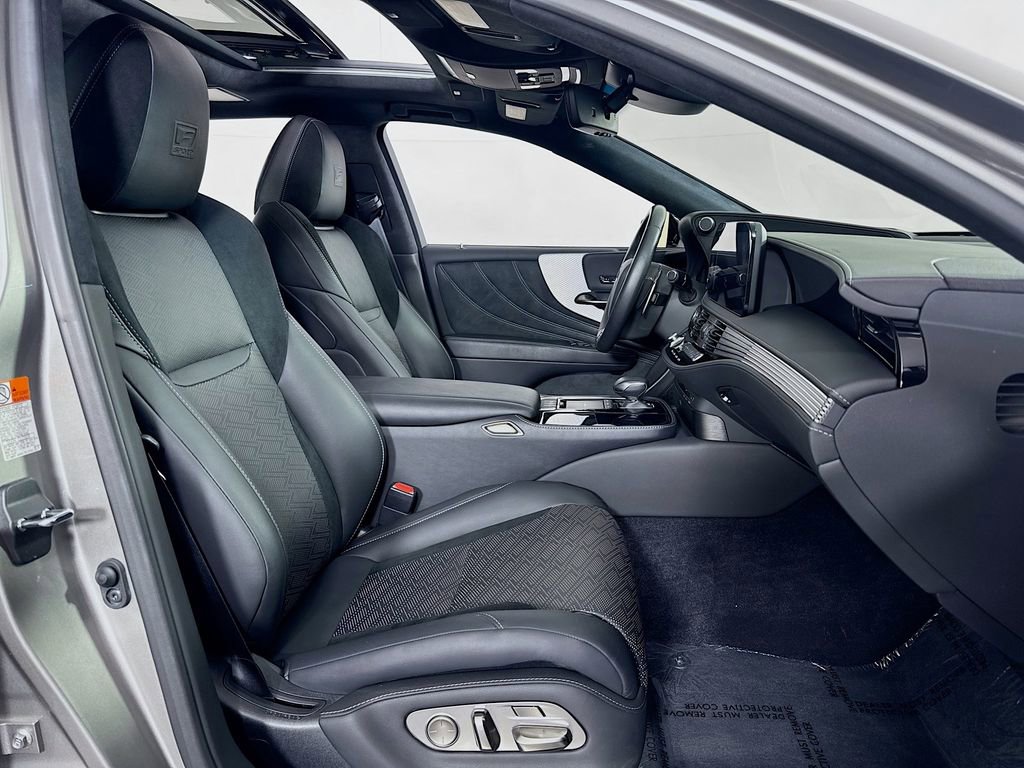 Used 2022 Lexus LS 500 F Sport w/ Accessory Package (Z1) image 36