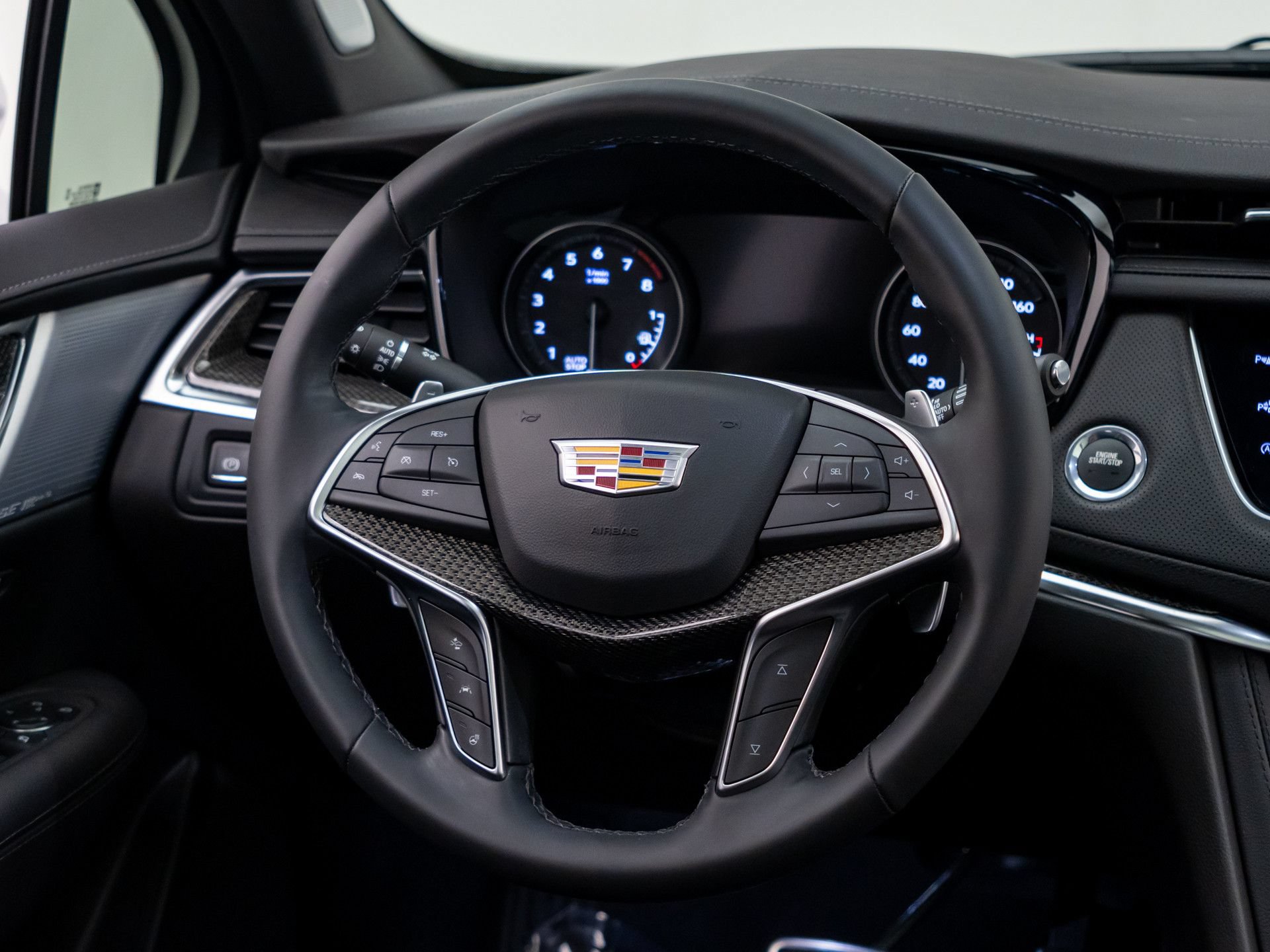 Certified 2026 Cadillac XT5 Sportv w/ LPO, Onyx Lite Package AWD/4WD image 13