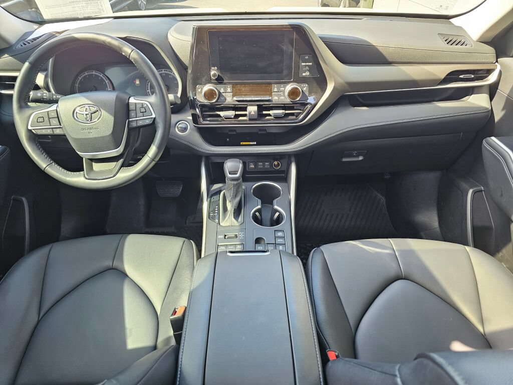 Used 2025 Toyota Highlander XLE AWD/4WD image 20