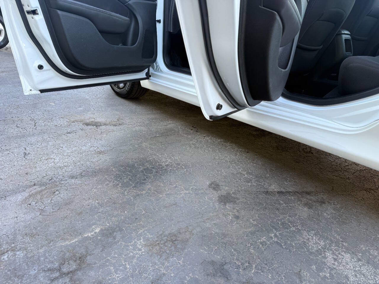 Used 2015 Chrysler 200 Limited FWD image 7