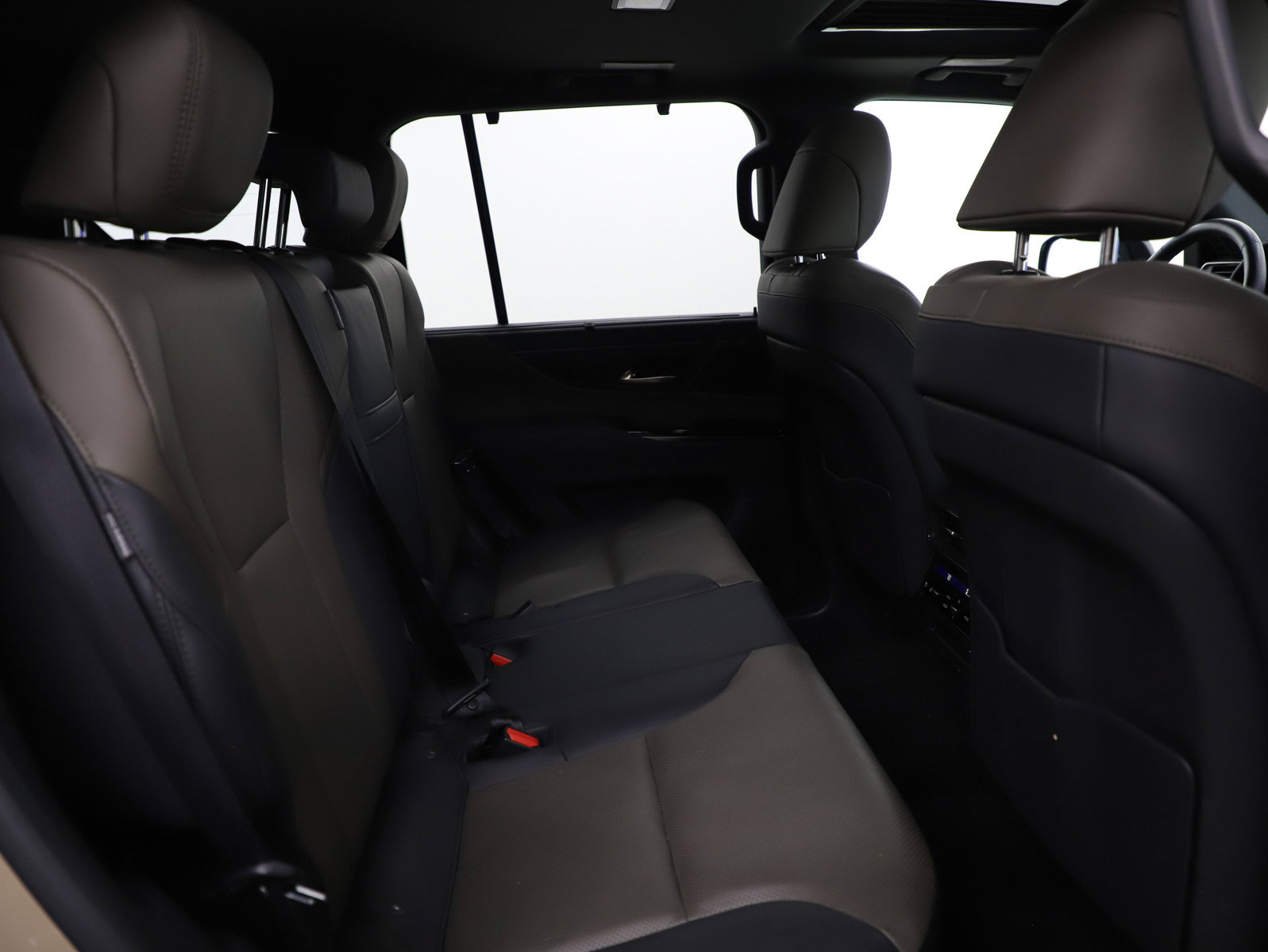 Used 2025 Lexus LX 700h Overtrail AWD/4WD image 14