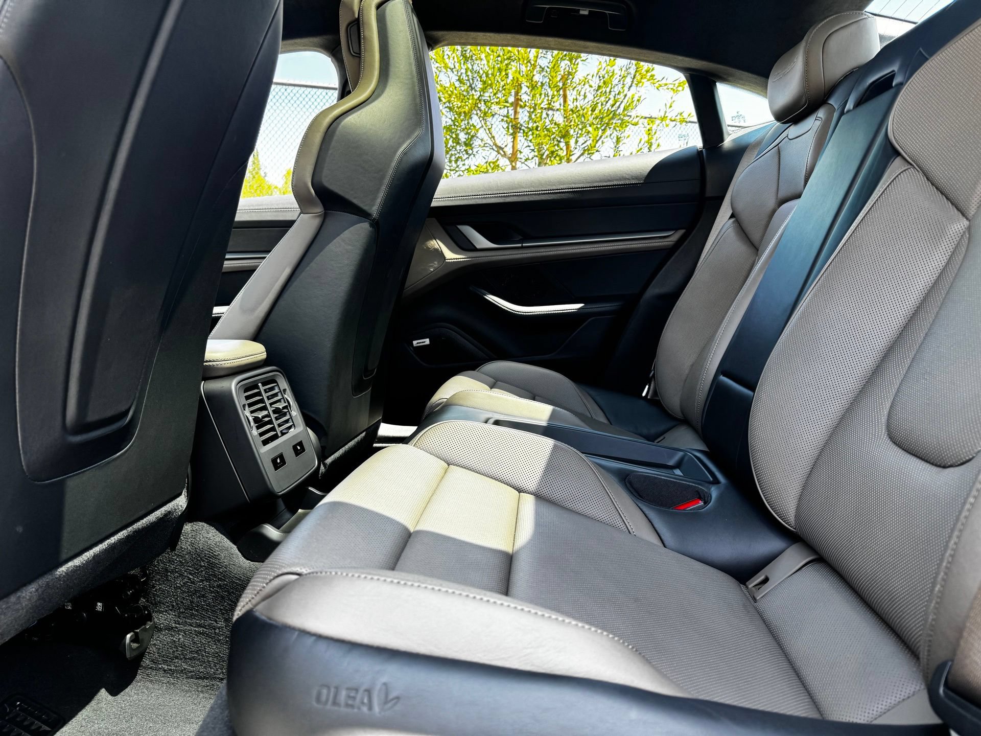 Certified 2022 Porsche Taycan Turbo S w/ Premium Package AWD/4WD image 35