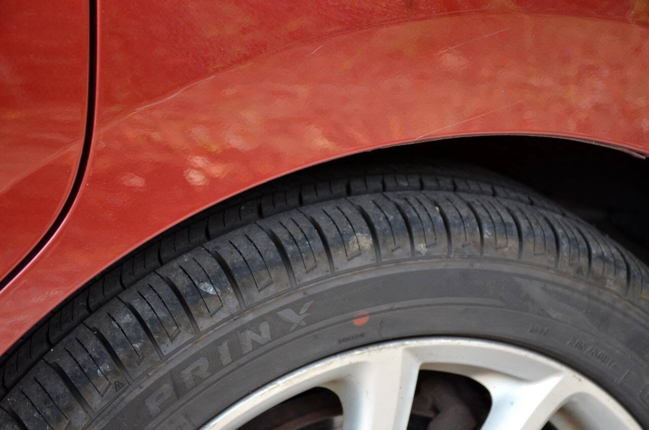 Used 2012 MAZDA MAZDA5 Touring w/ Moonroof & Audio Pkg FWD image 8