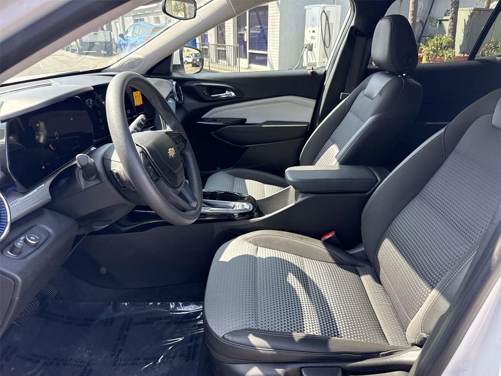 Used 2024 Chevrolet Trax LT image 17