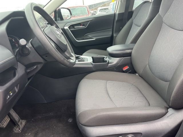 Used 2025 Toyota RAV4 XLE image 12