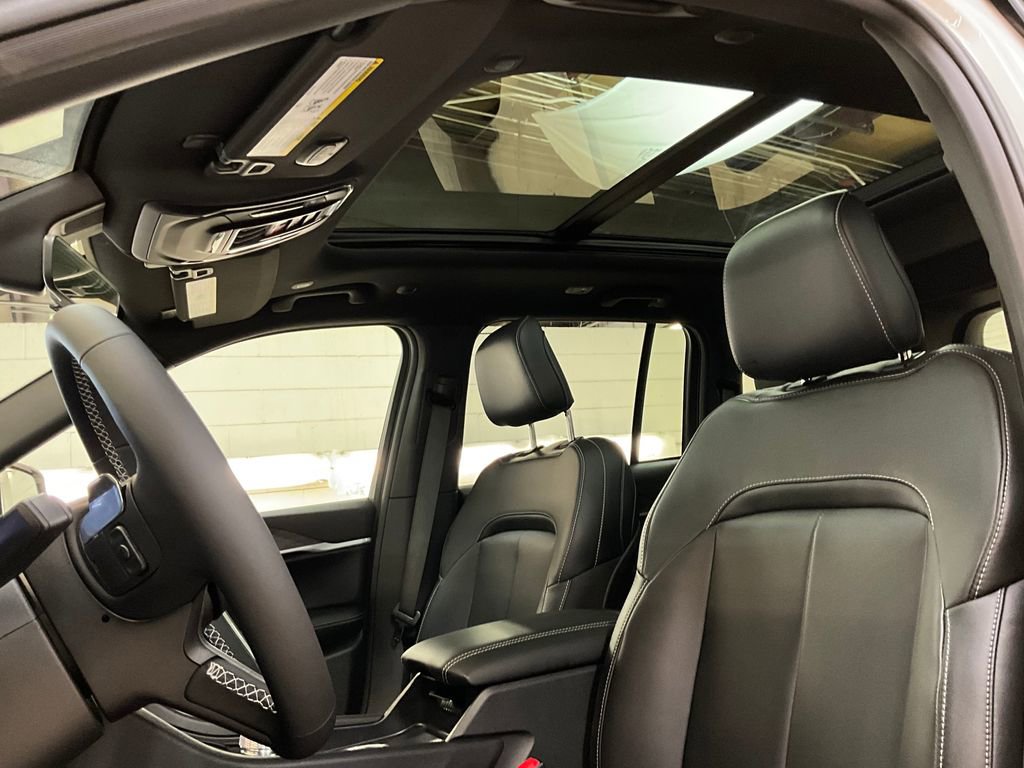 New 2025 Jeep Grand Cherokee Limited w/ Trailer Tow Package image 15