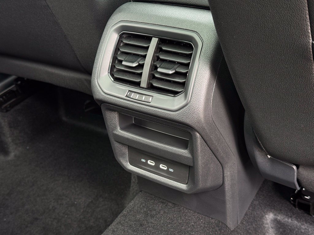 New 2026 Volkswagen Taos SE AWD/4WD image 15