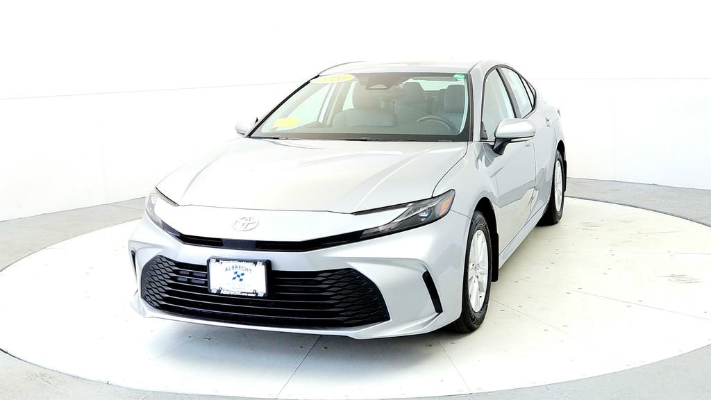 Used 2026 Toyota Camry LE AWD/4WD image 2