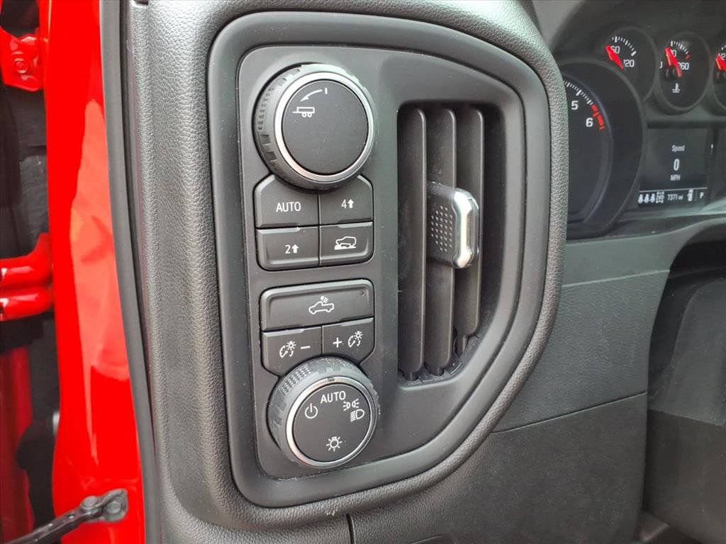 Used 2026 Chevrolet Silverado 1500 Custom w/ Turbomax Blackout Package AWD/4WD image 26