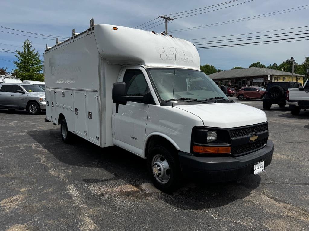 Used 2017 Chevrolet Express 4500 RWD image 8