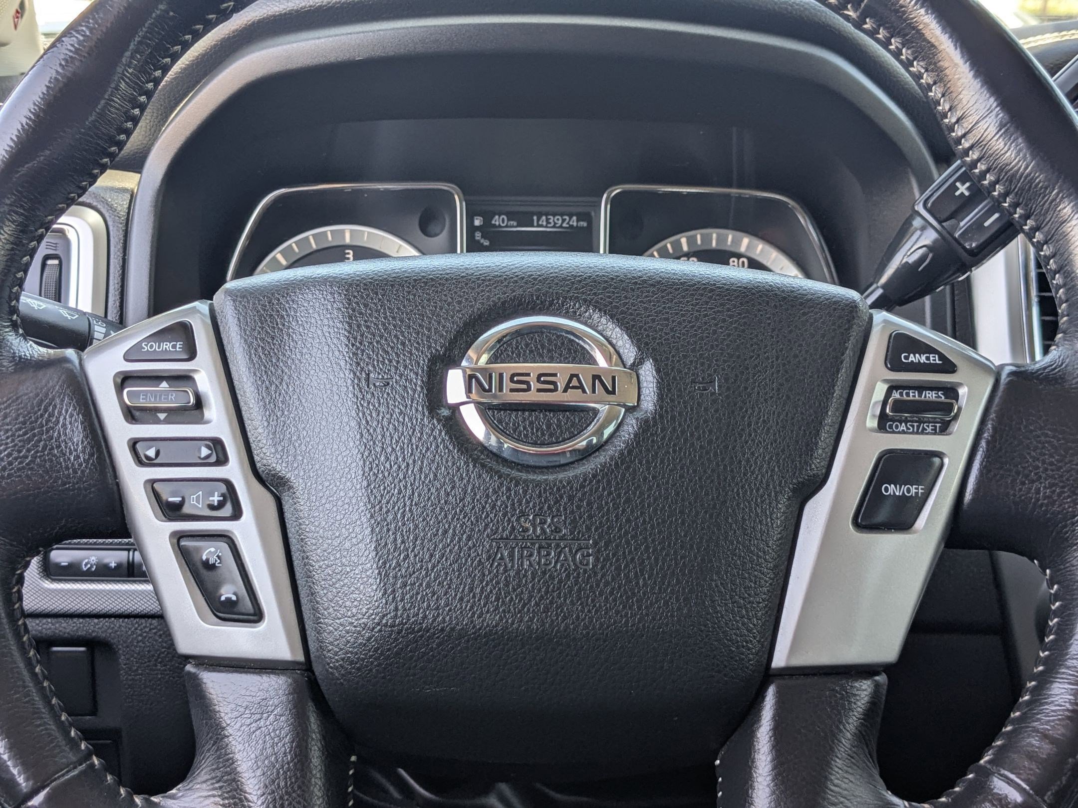 Used 2018 Nissan Titan PRO-4X w/ Pro-4x Convenience Package AWD/4WD image 15
