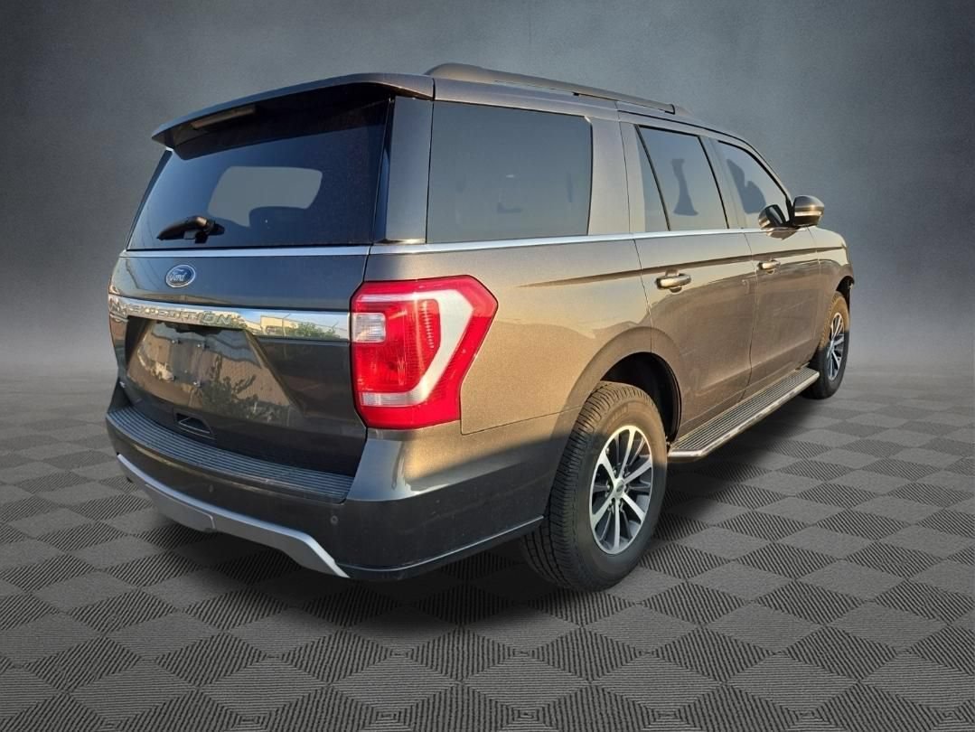 Used 2018 Ford Expedition XLT w/ Equipment Group 202A AWD/4WD image 4