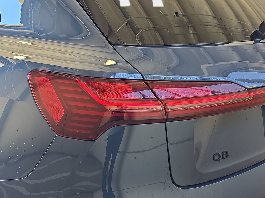 Certified 2024 Audi Q8 e-tron Premium Plus w/ Premium Plus Package AWD/4WD image 33