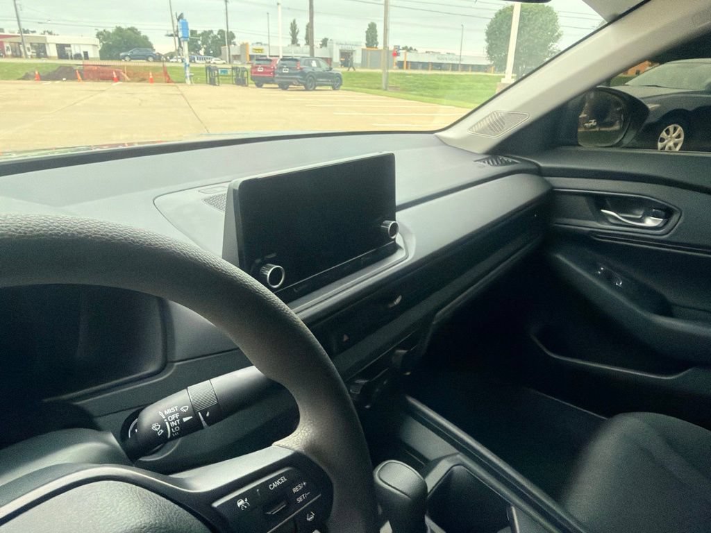 Used 2025 Honda Accord SE image 25