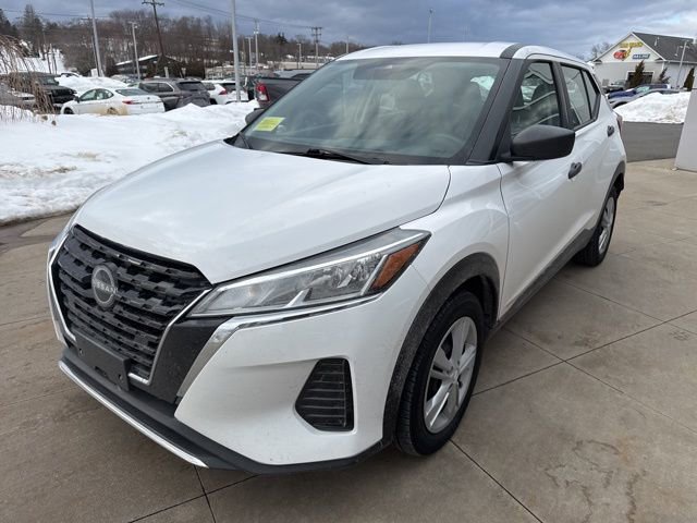 Used 2022 Nissan Kicks S image 3