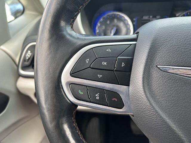 Used 2020 Chrysler Pacifica Touring-L FWD image 18