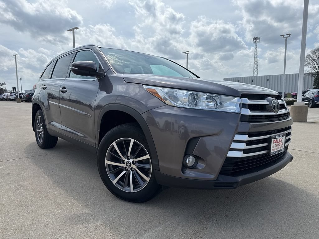 Used 2019 Toyota Highlander XLE AWD/4WD image 2