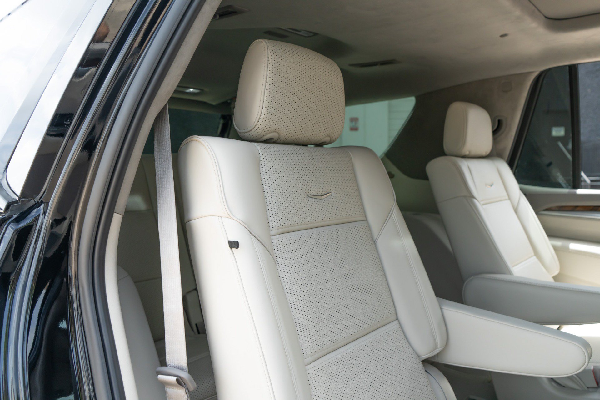 Used 2026 Cadillac Escalade Platinum Sport w/ LPO, Floor Liner Package AWD/4WD image 29