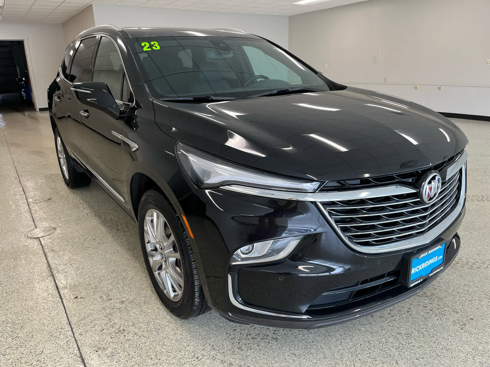 Used 2023 Buick Enclave Essence w/ Experience Buick Package image 5