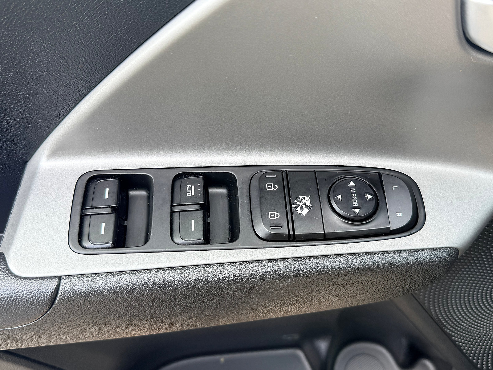 Used 2018 Kia Niro FE FWD image 26