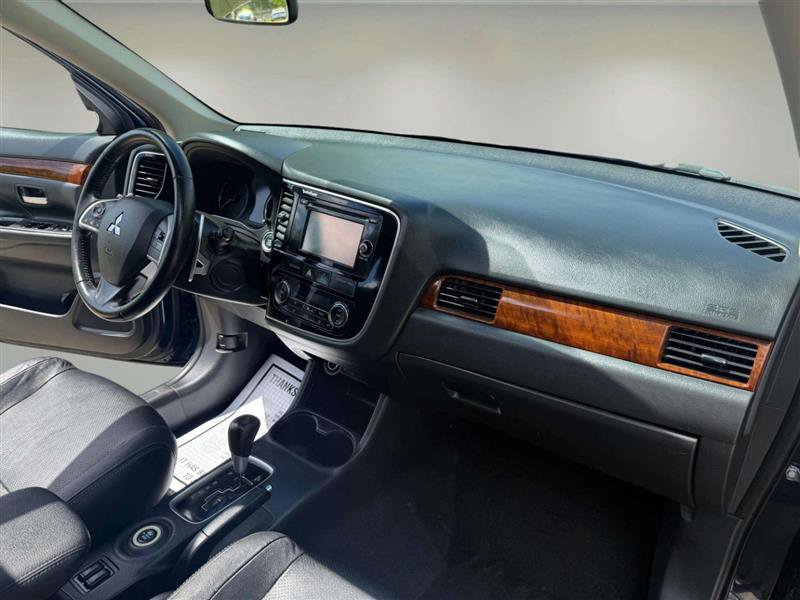Used 2014 Mitsubishi Outlander GT image 26