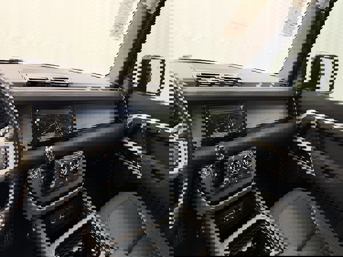 Used 2020 Land Rover Defender 110 First Edition image 20