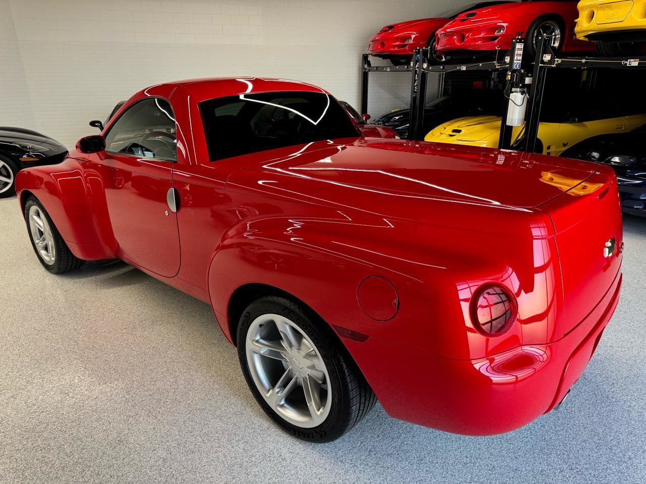 Used 2003 Chevrolet SSR w/ Preferred Equipment Group RWD image 9