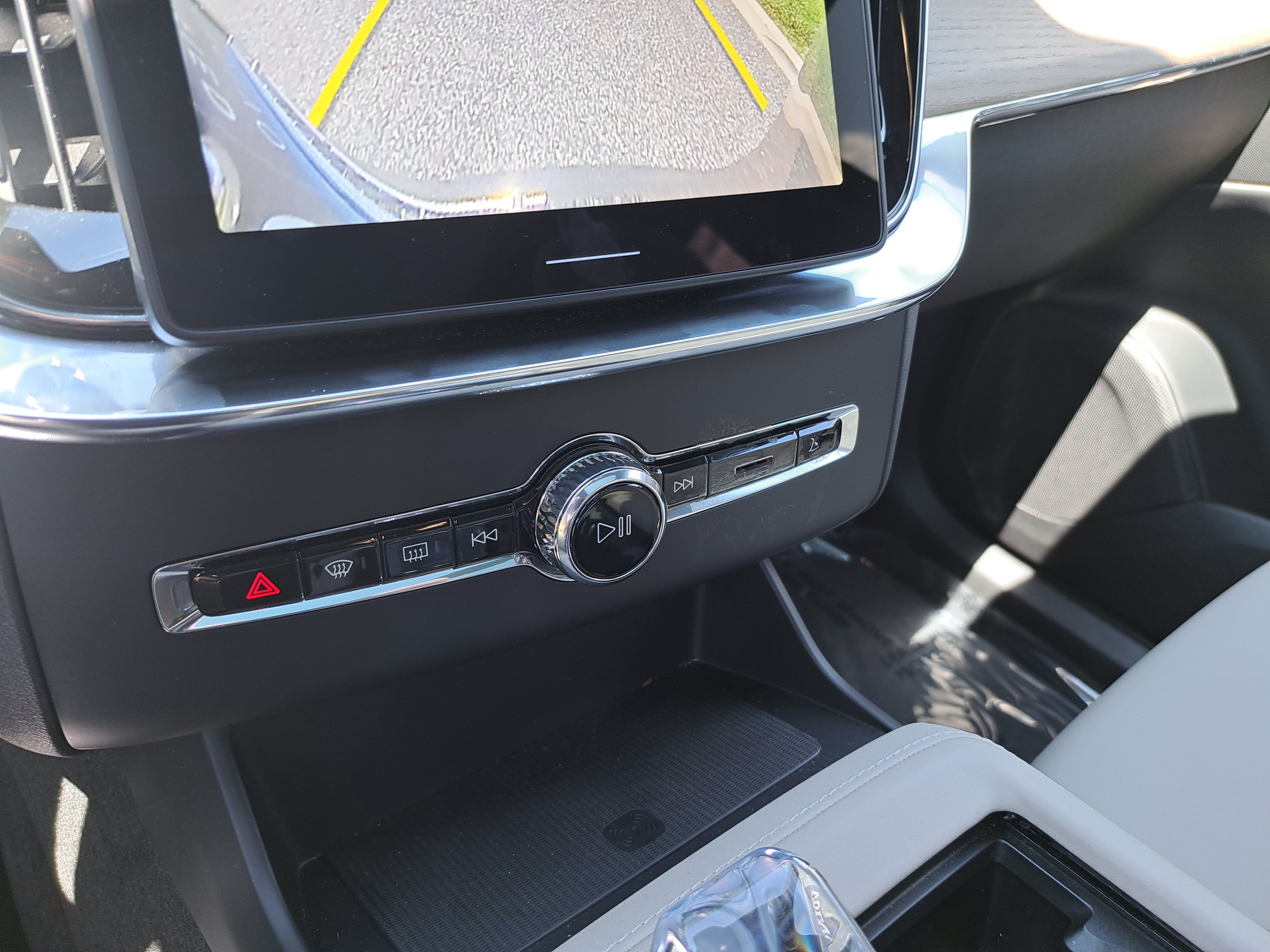 New 2025 Volvo XC90 B5 Plus AWD/4WD image 13