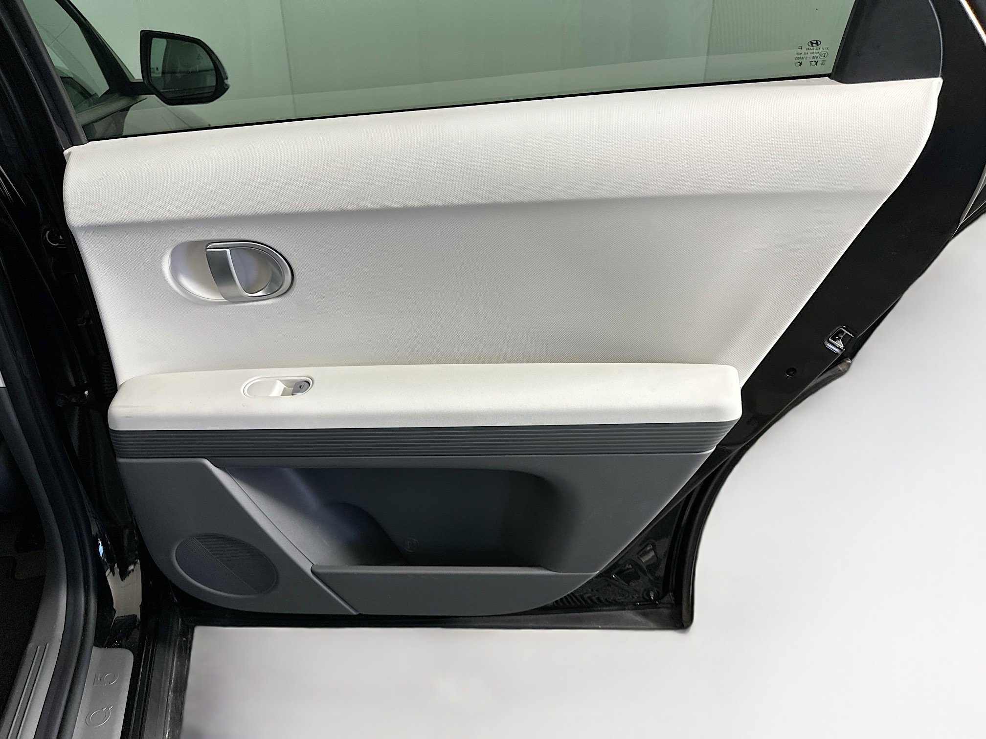 Used 2024 Hyundai Ioniq 5 SE RWD image 29