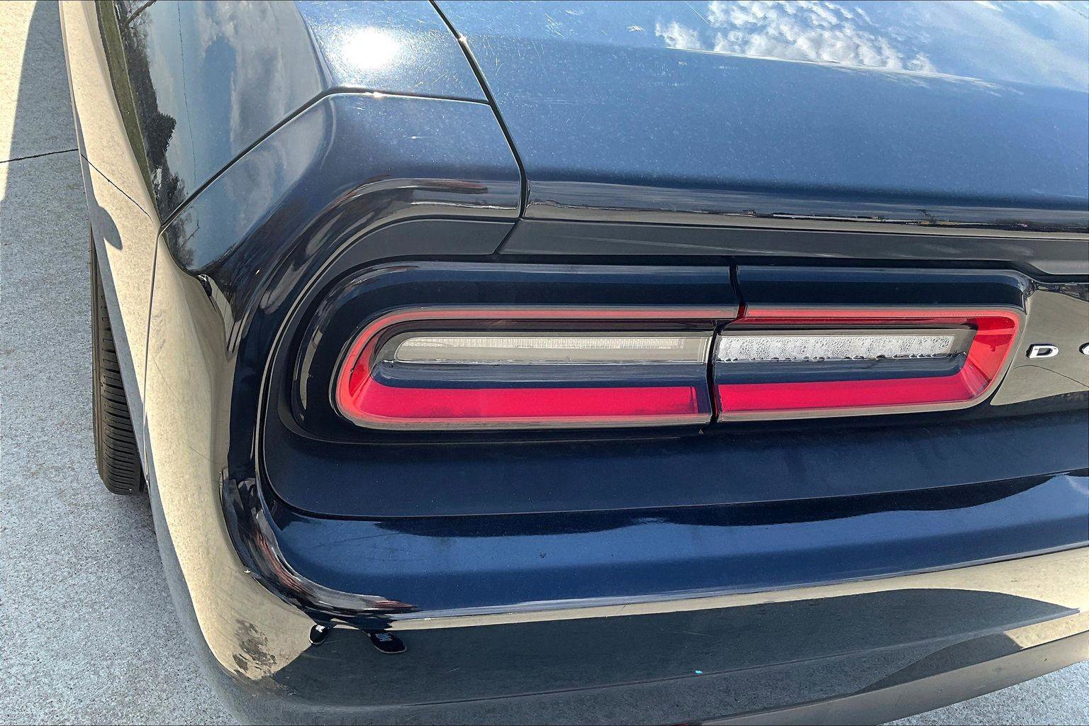 Used 2016 Dodge Challenger SXT image 29