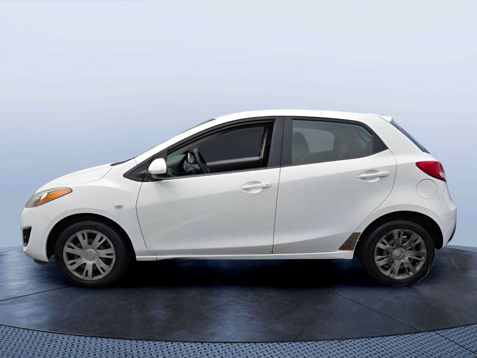 Used 2014 MAZDA MAZDA2 Sport FWD image 3