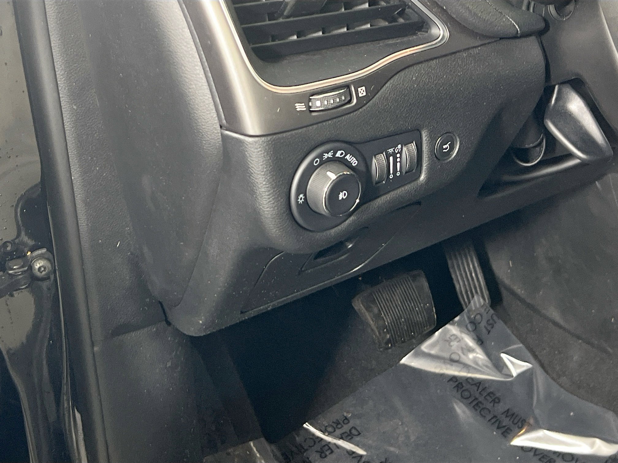 Used 2022 Jeep Cherokee Latitude Lux AWD/4WD image 10