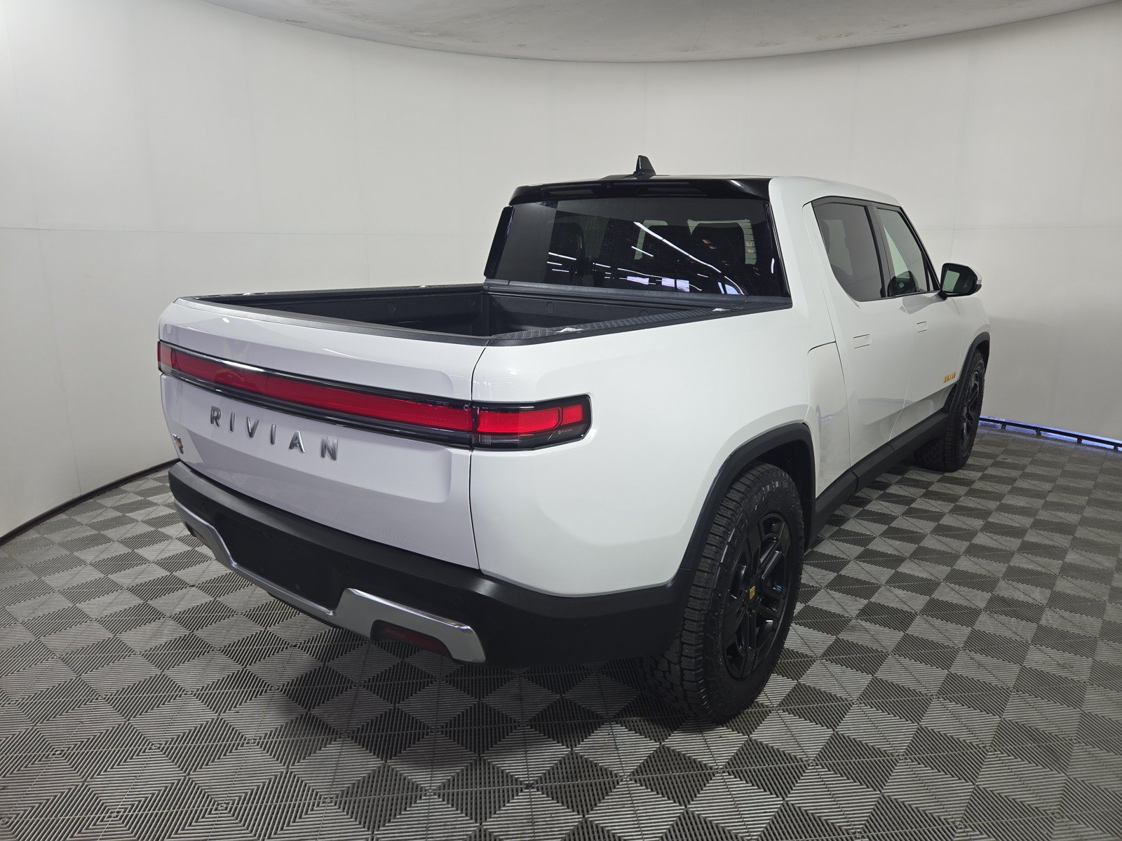 Used 2023 Rivian R1T Adventure AWD/4WD image 5