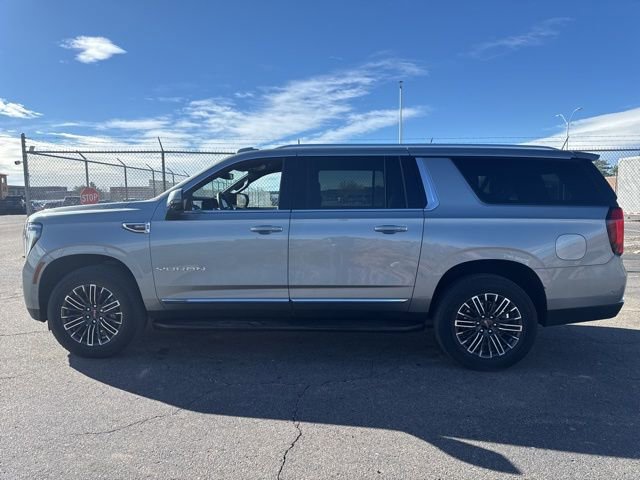 Used 2025 GMC Yukon XL Elevation image 3