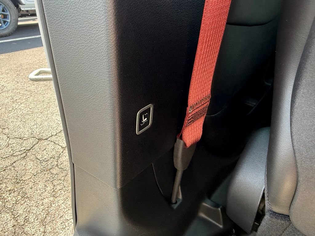 New 2027 Chrysler Pacifica Select FWD image 38