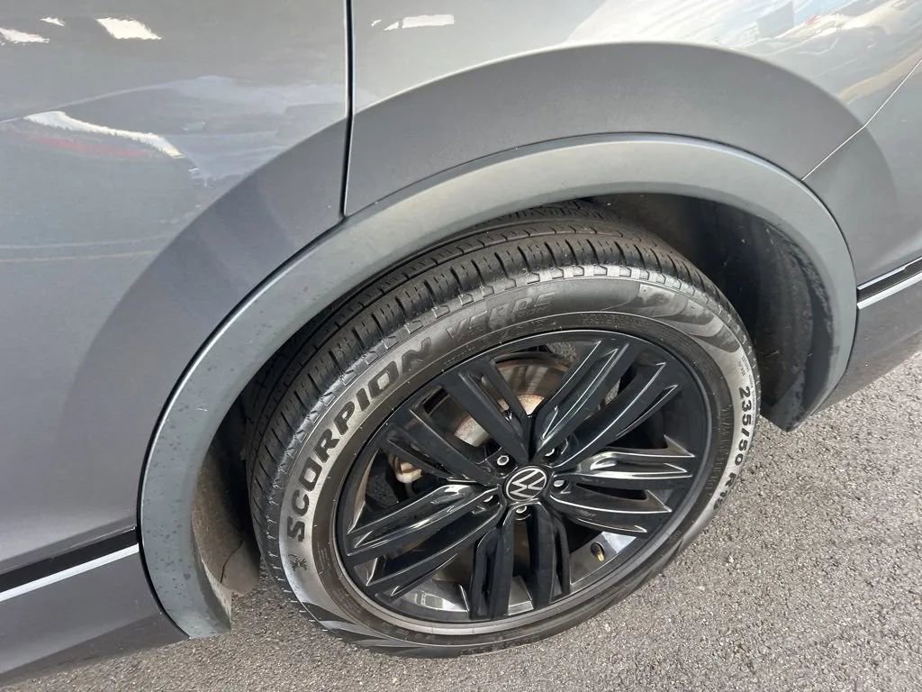 Used 2022 Volkswagen Tiguan SE R-Line image 23