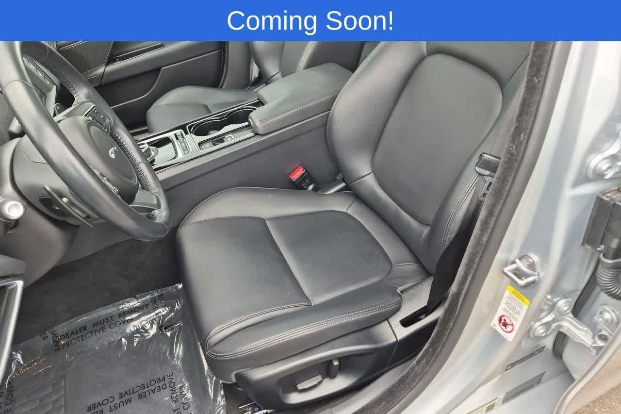 Used 2017 Jaguar XE Premium RWD image 16