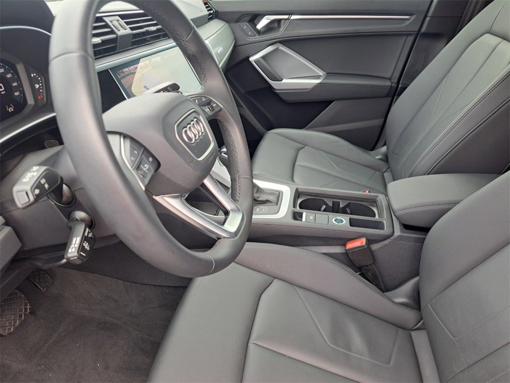 Used 2025 Audi Q3 2.0T Premium image 18