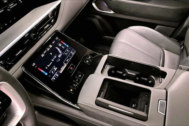 Used 2025 INFINITI QX80 Sensory AWD/4WD image 17