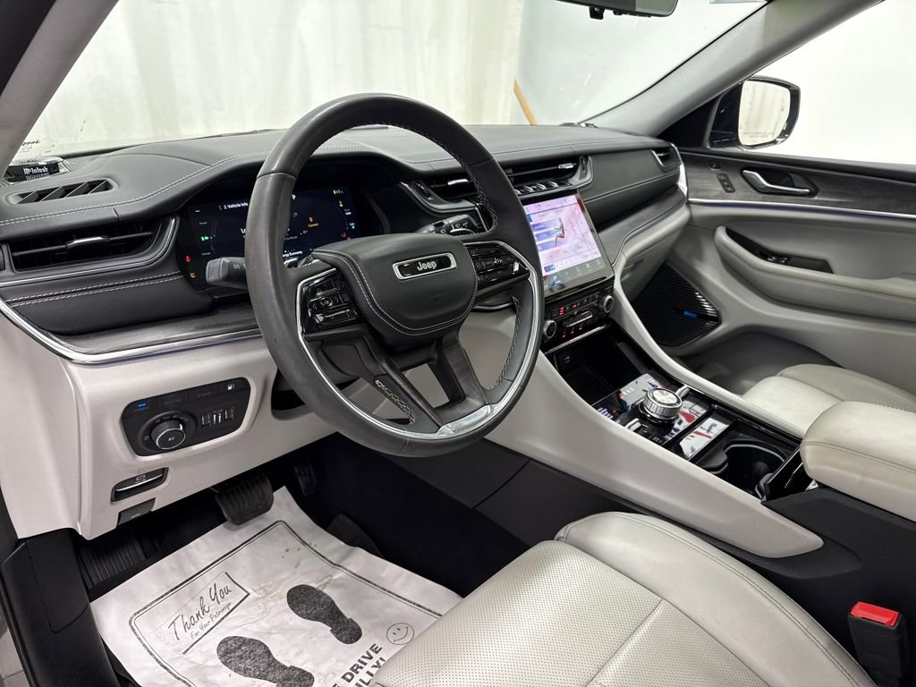 Used 2022 Jeep Grand Cherokee Overland w/ Luxury Tech Group IV image 22