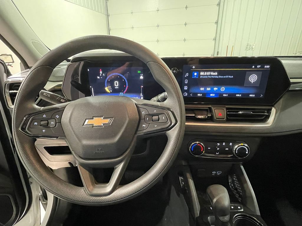 Used 2025 Chevrolet TrailBlazer LS w/ LS Convenience Package FWD image 36