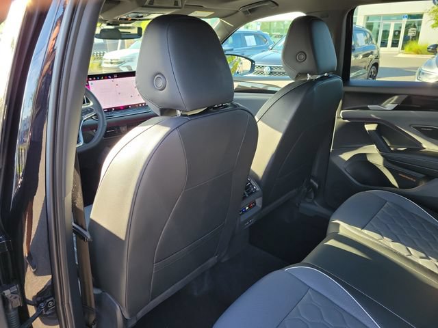 Used 2025 Volkswagen Tiguan SEL R-Line AWD/4WD image 11