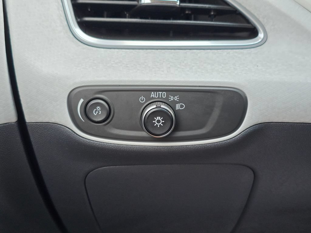 Used 2018 Chevrolet Bolt Premier w/ Driver Confidence II Package FWD image 32